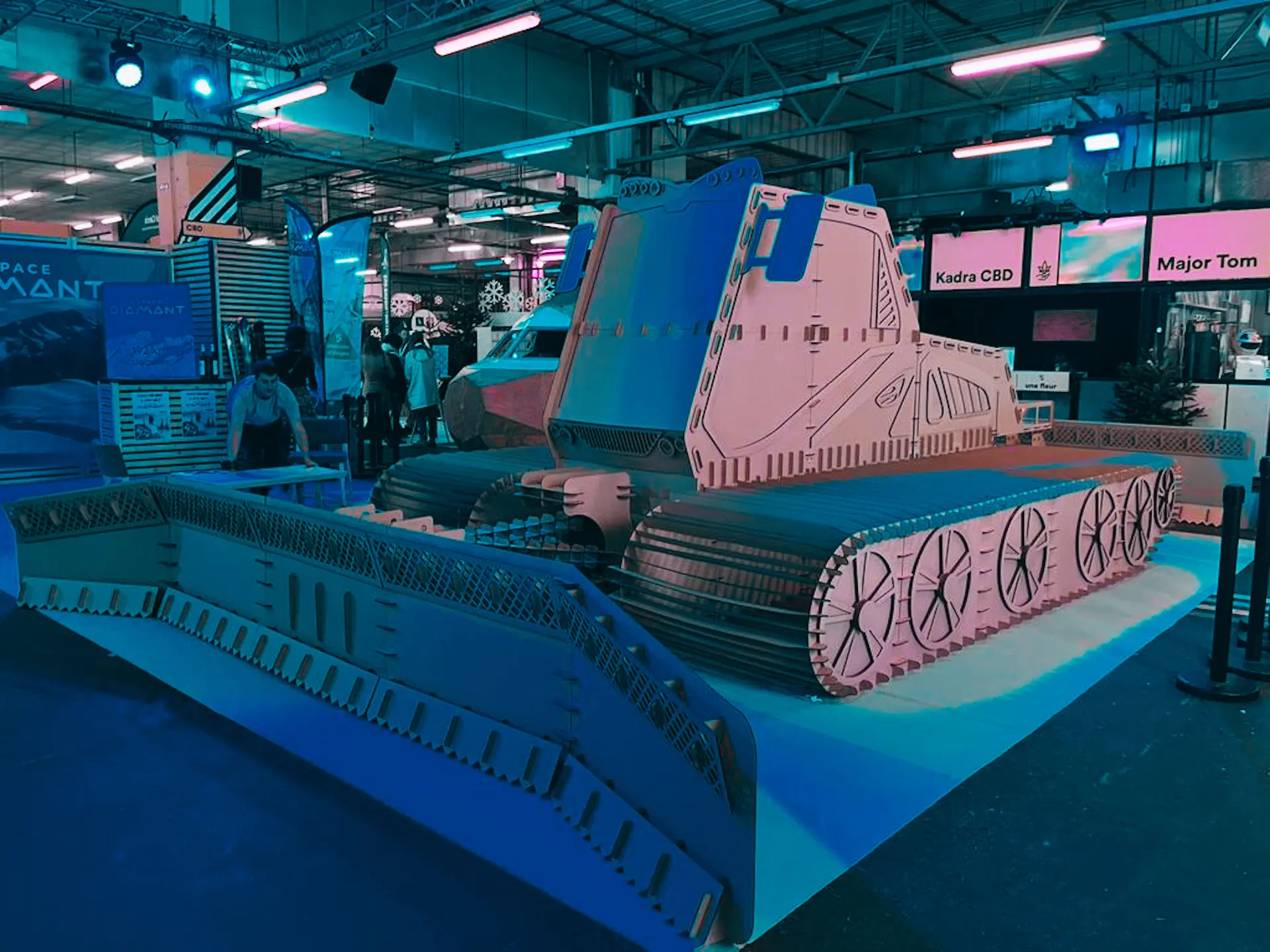 Dameuse en Carton réalisée par Tonton Carton