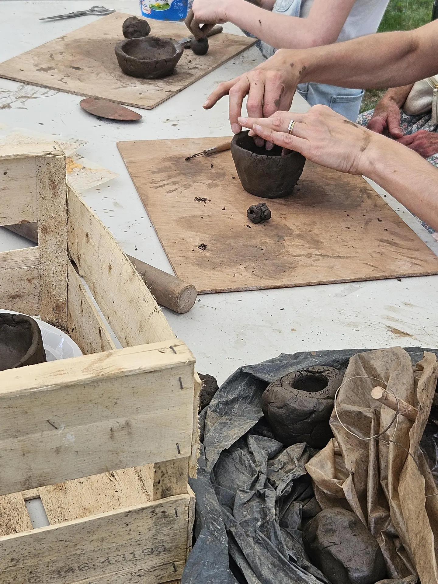 Un atelier d'initiation à la poterie