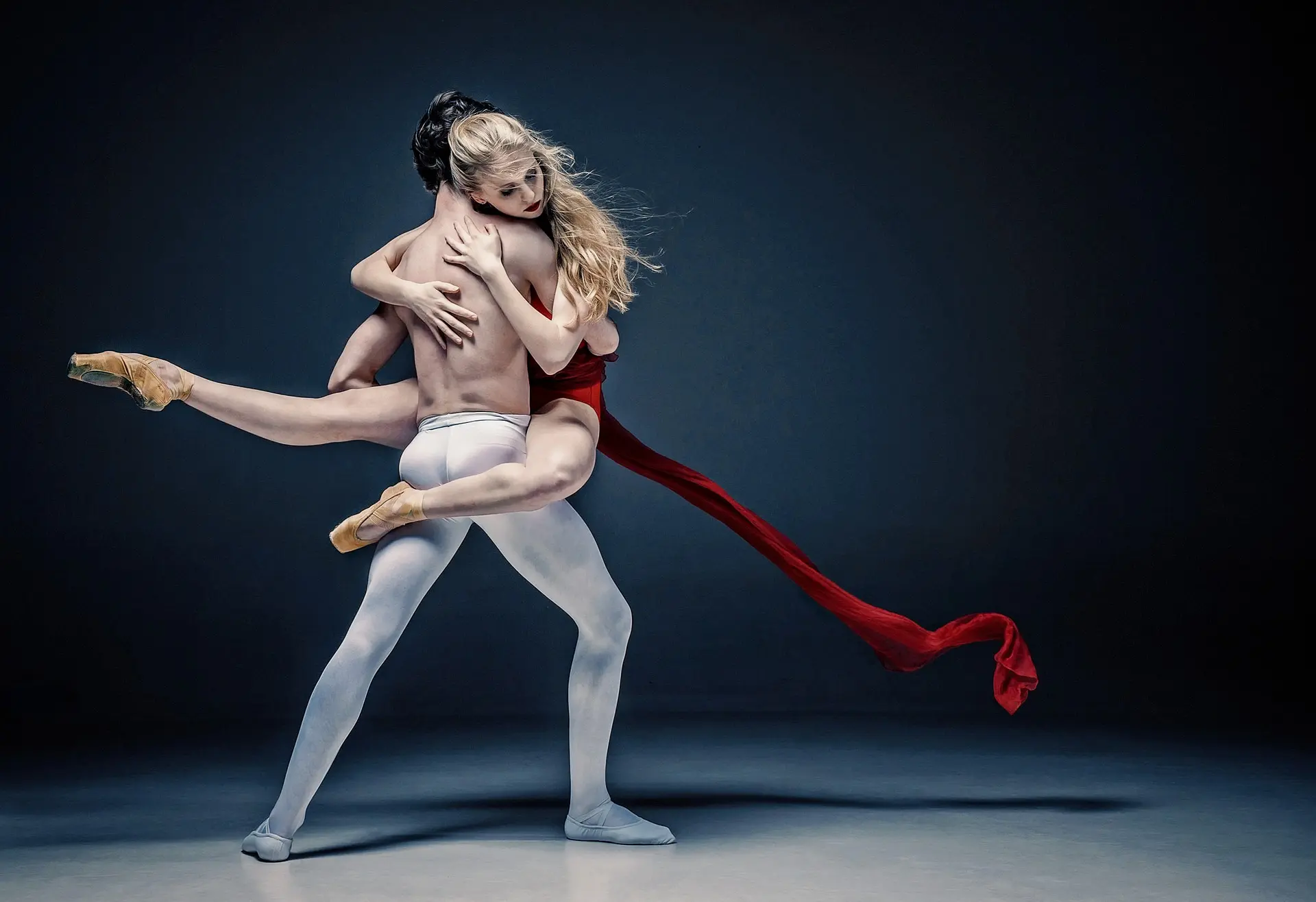Photo de 2 danseurs en mouvement