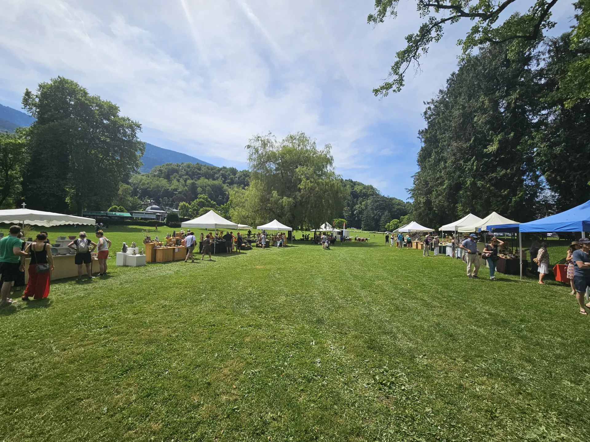 Le marché des potiers 2025 dans le parc d'Uriage