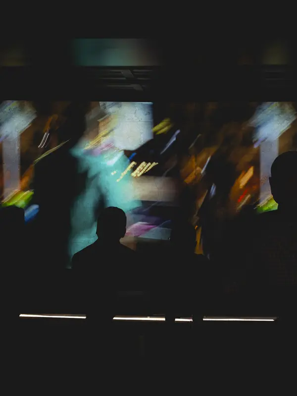 Œuvre audiovisuelle artistique et immersive : PRÉMICES - Anthony Carayol - Ville de Marseille