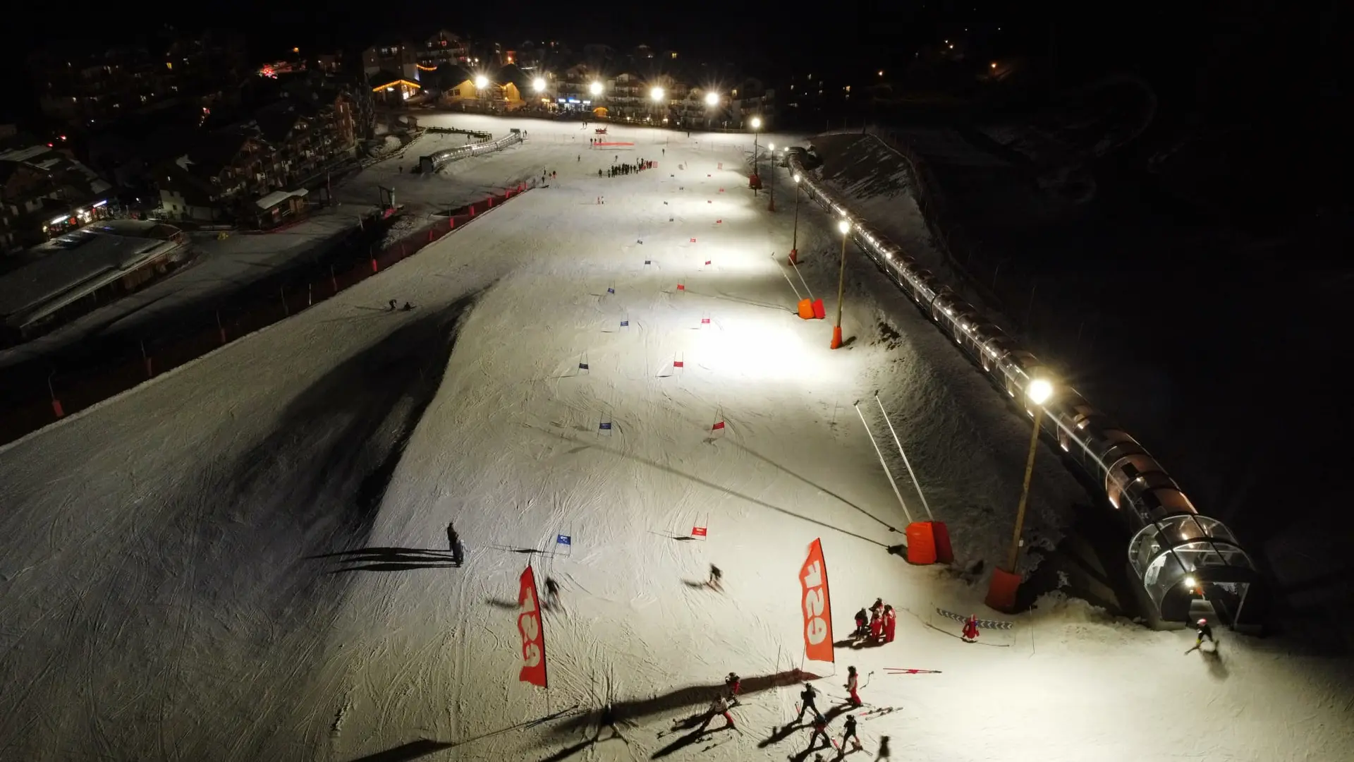 Nocturne sur piste éclairée