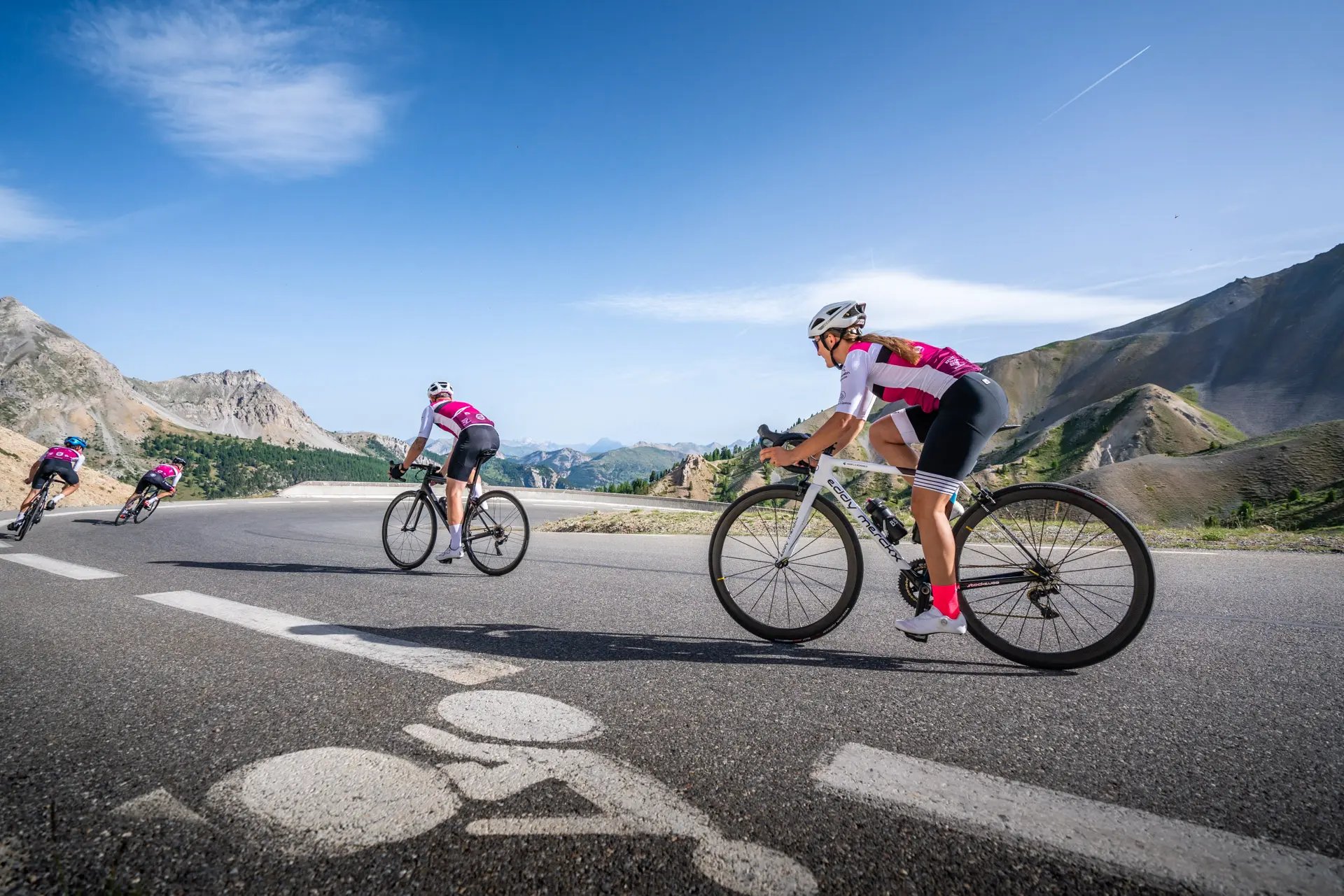 Sur la route du col de l'Izoard en vélo de route
