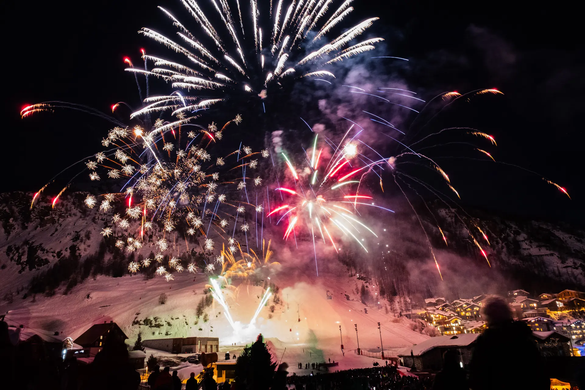 Feux d'artifice sur le front de neige de Val d'Isère