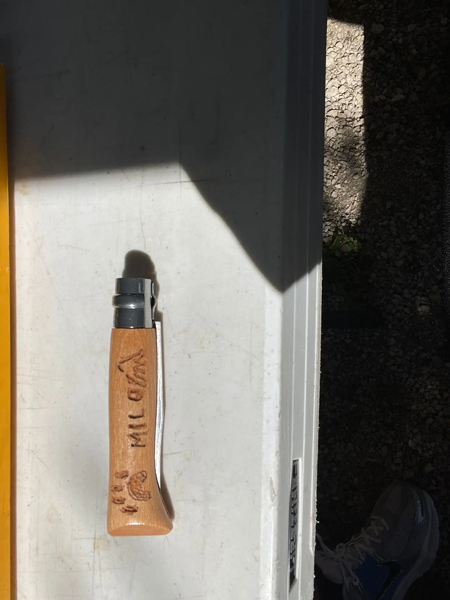 Un opinel gravé