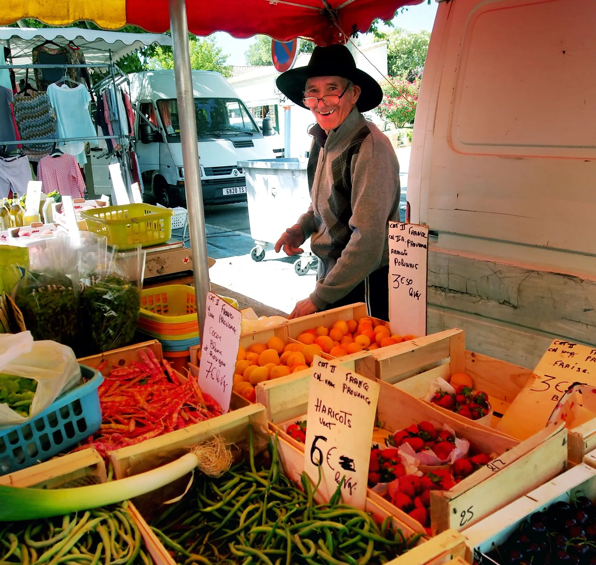 Marché provençal Fontvieille