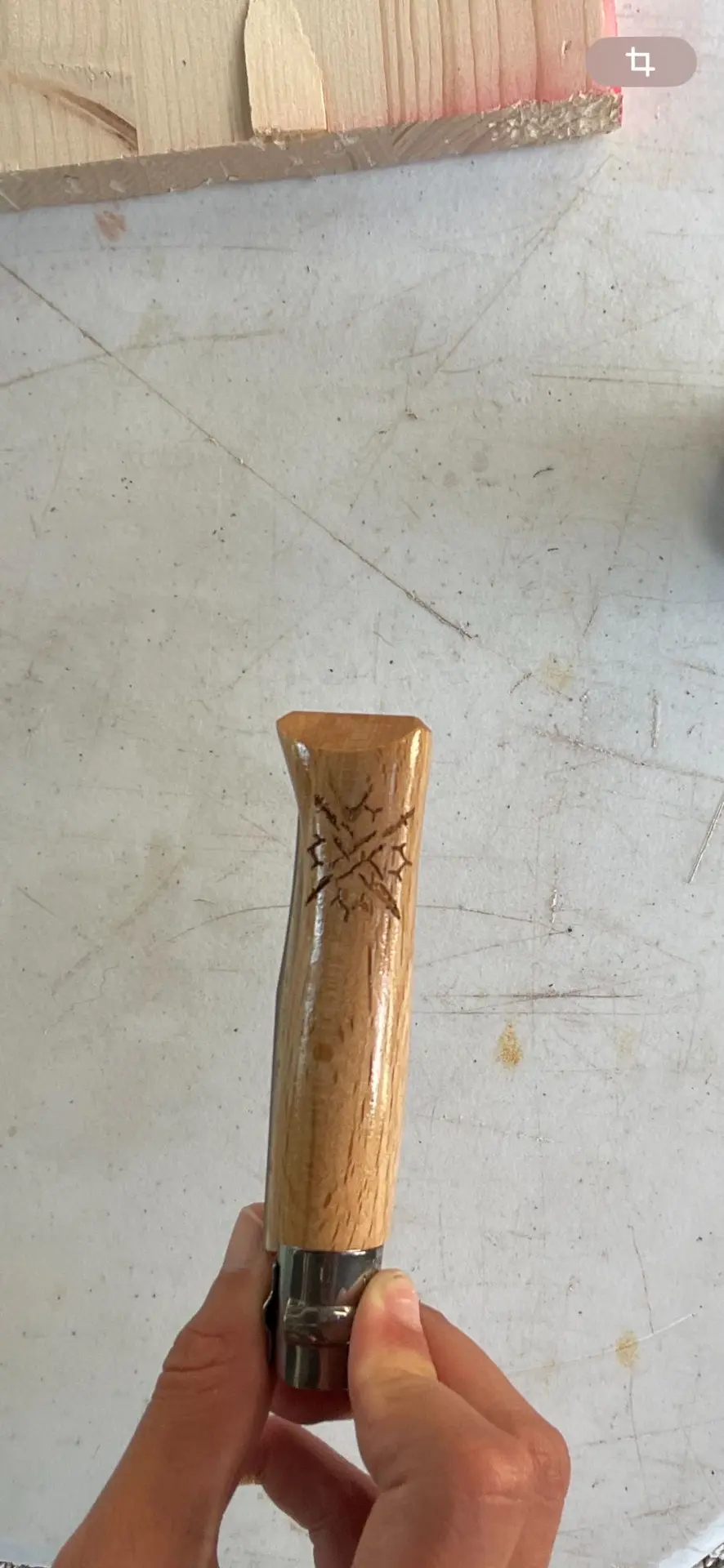 Un opinel gravé