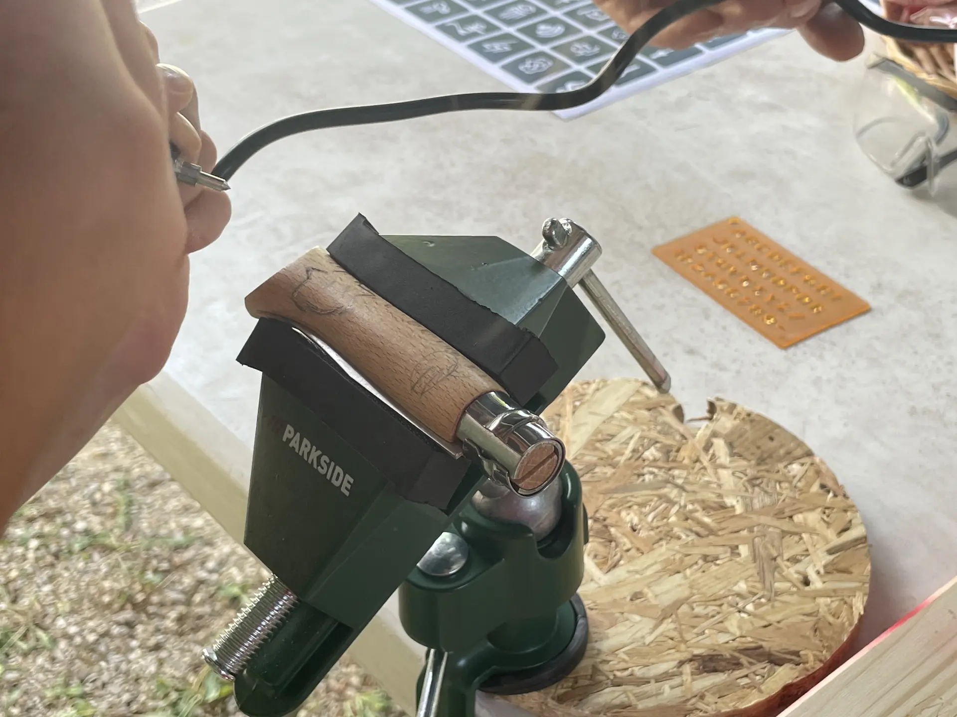 Gravure sur opinel en cours