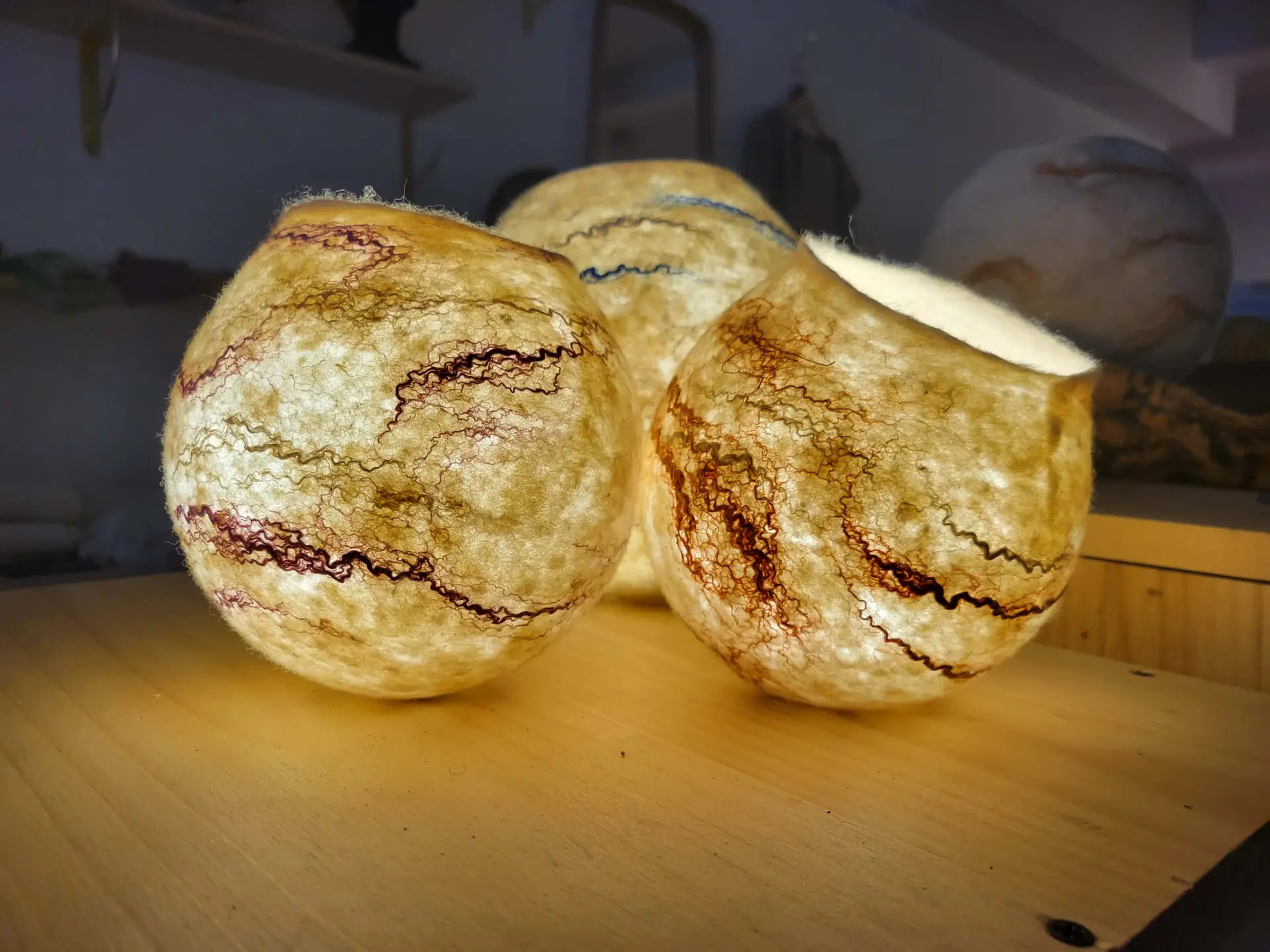 Atelier création de cocons lumineux en laine feutrée avec la Ferme du Lambert