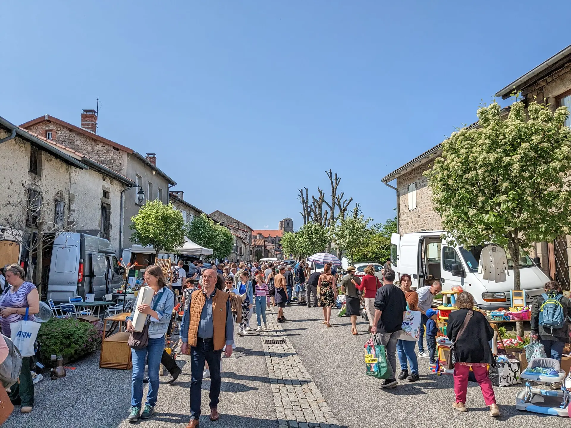 Brocante des commerçants_juillet 2023