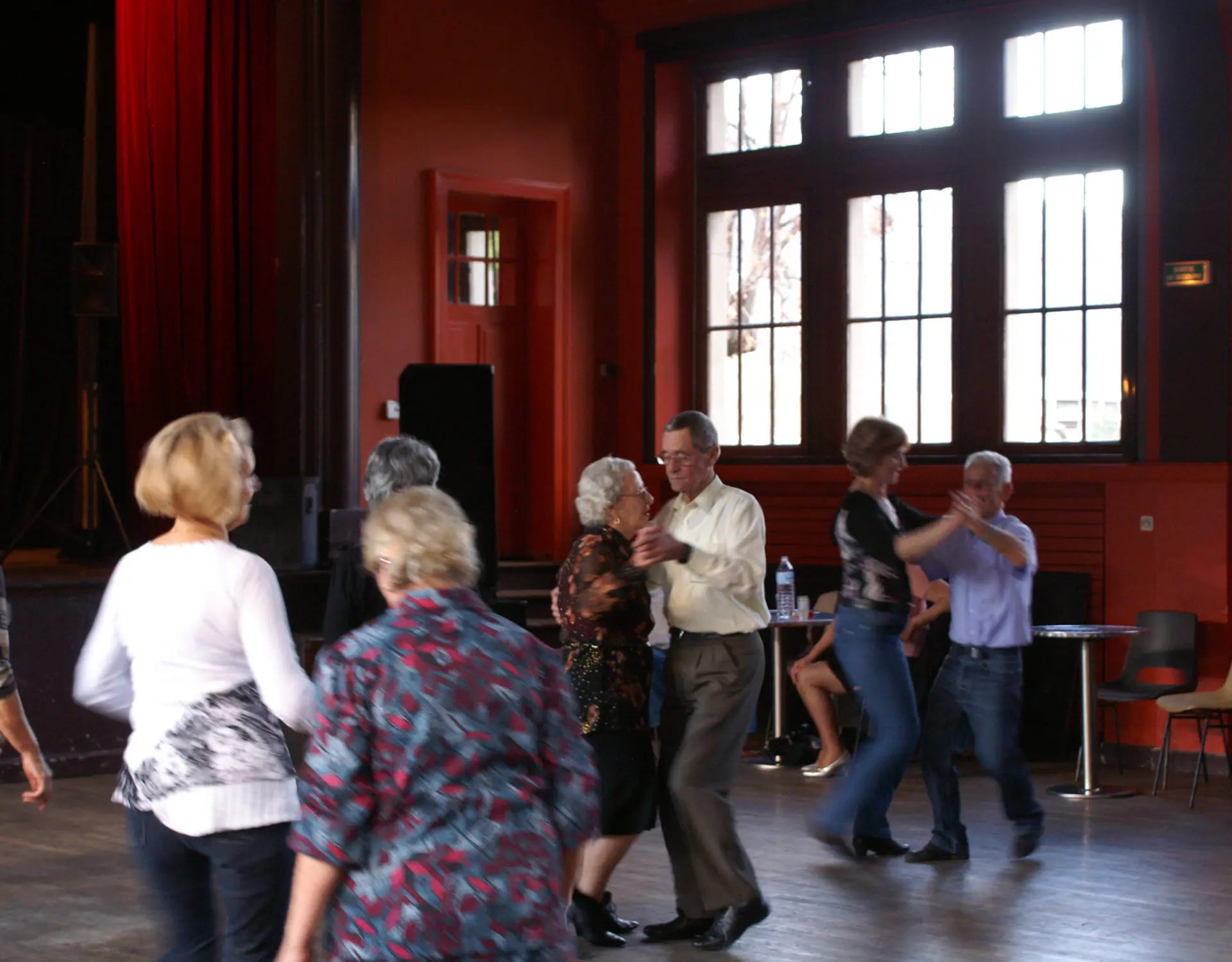 dancing couples