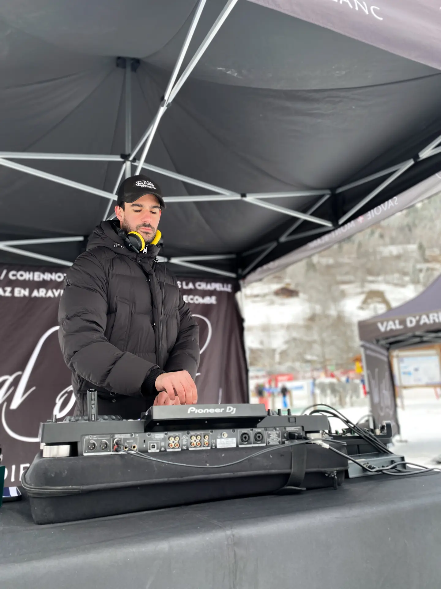 DJ Paul Bolter en Live dans la télécabine_Crest-Voland