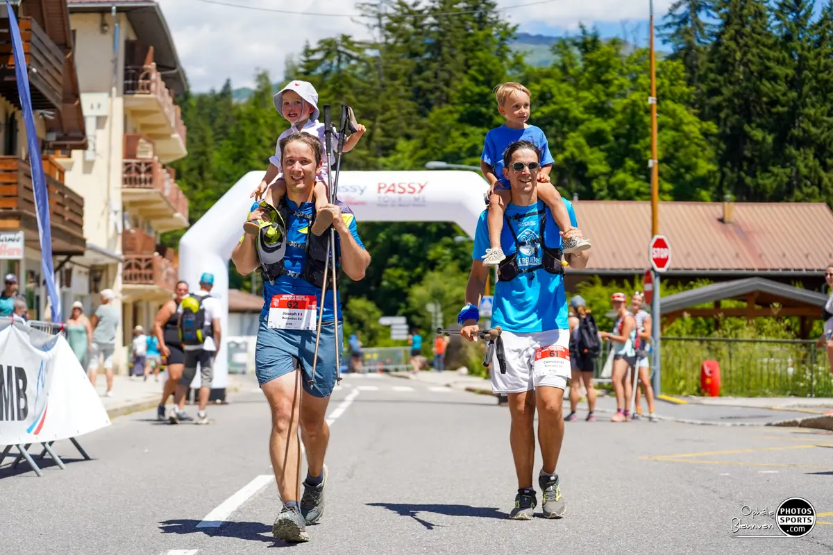 Arrivée d'une équipe de l'Ultra Tour des Fiz