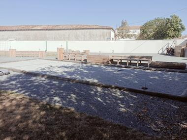 Le terrain de pétanque du Hangar de Papi