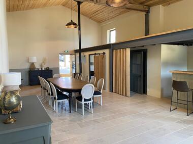 Salle de réception des Logis d'Eglantine