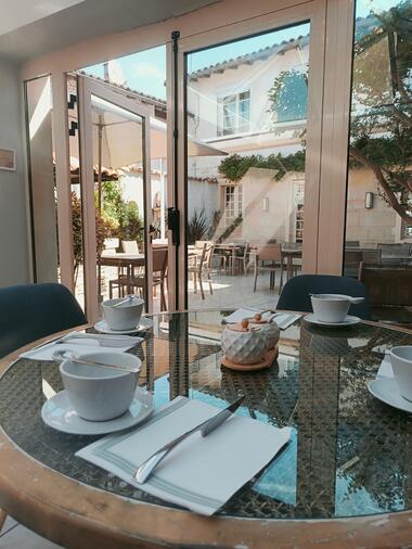 PHOTO TASSE ET PATIO