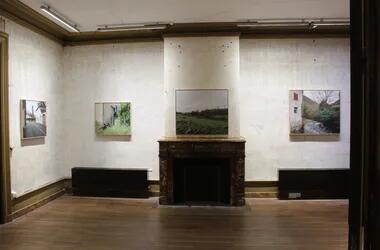 exposition-d-anne-leroy-je-ne-suis-pas-mort-la-famille-va-bien-villa-perochon-2018-380x250