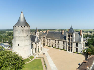Château de Châteaudun, vue aérienne du donjon et de l'aile Longueville