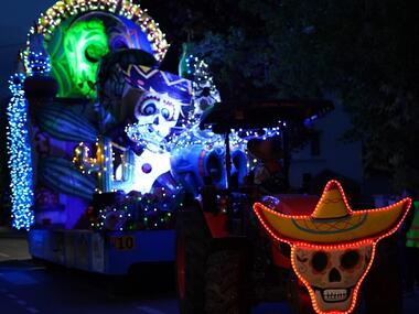 Carnaval nocturne - char - fête - Ploërmel - Bretagne