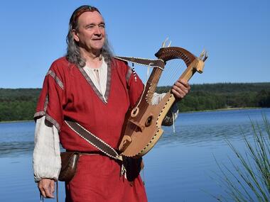 Ozegan_musicien_conteur_Destination_Brocéliande