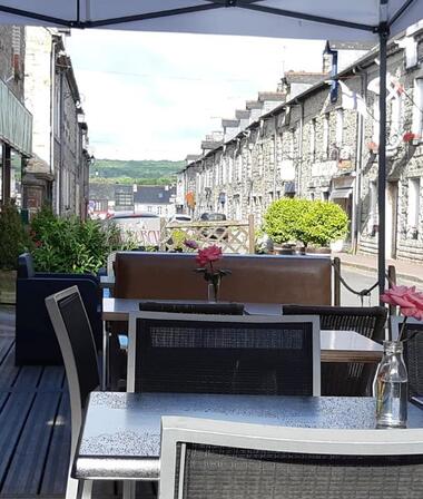 Terrasse-2-creperie-du-Porche-Paimpont