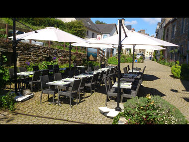 Terrasse pizzeria Le yucca, La Gacilly, Destination Brocéliande, Bretagne