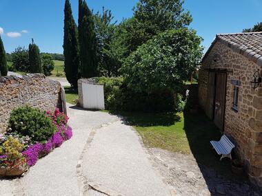 Domaine de la Griottière_ la cour_2