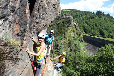 Eté 2025 - Bougez dans le Pilat - Via Ferrata adulte / Tyrolienne (à partir de 140 cm soit 10-12 ans) - Planfoy_Planfoy