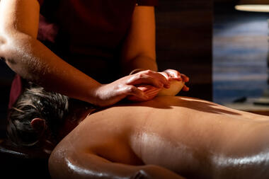 Massage aux coquillages chauds