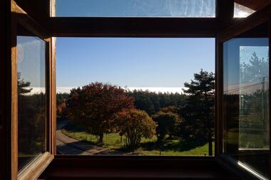 Vue depuis la baie vitrée de la salle à manger
