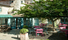 l'hostellerie de l'Abbaye de Celles sur Belle Terrasse extérieur