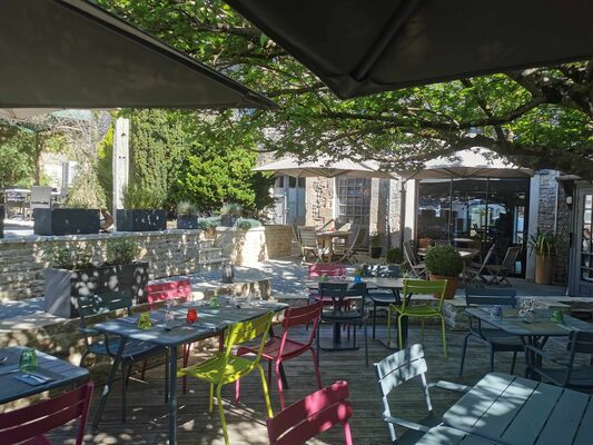 l'hostellerie de l'Abbaye de Celles sur Belle terrasse exterieure