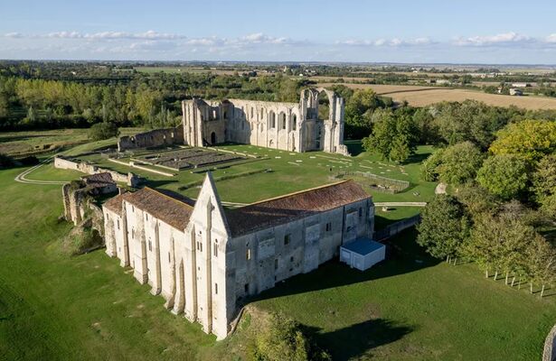 abbaye-de-maillezais-vendee-800x520