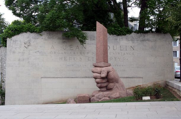 Monument_Jean_Moulin___Chartres