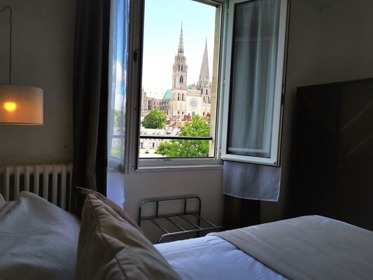 Chambre Confort - Vue Cathédrale - Hôtel Le Boeuf Couronné Chartres