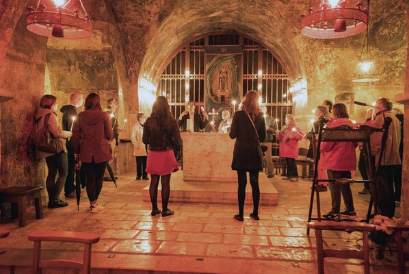 Visite-Privilege---Crypte-a-la-Bougie--Chartres-en-Lumieres---Photo-Yves-Lejeune
