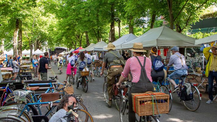 festival-les-vieilles-pedales-2022-bicylettes-file-chartres-16-9