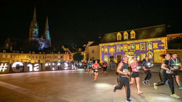 trail-in-chartres-en-lumieres-place-chatelet-16-9