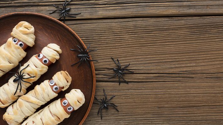 vue-de-dessus-de-la-nourriture-d-halloween-avec-espace-copie