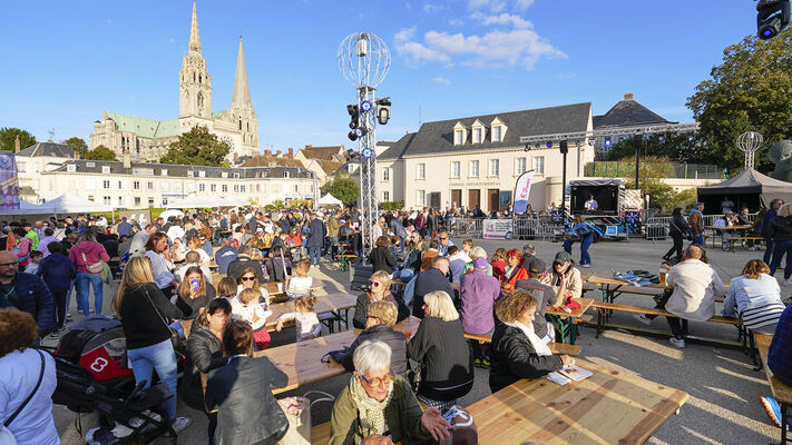 06-13-aperotime-vitrines-cchartres-place-chatelet-chartres-16-9