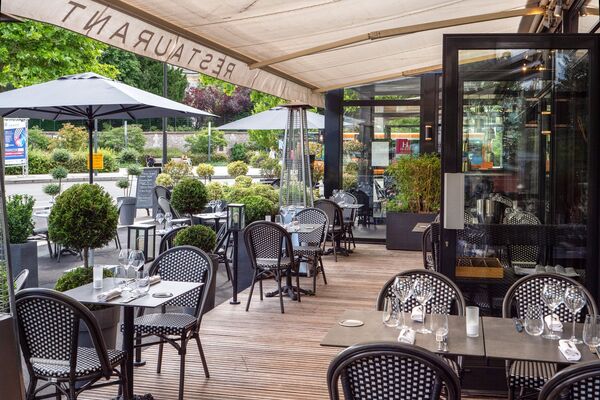 Terrasse L'Amphitryon Chartres