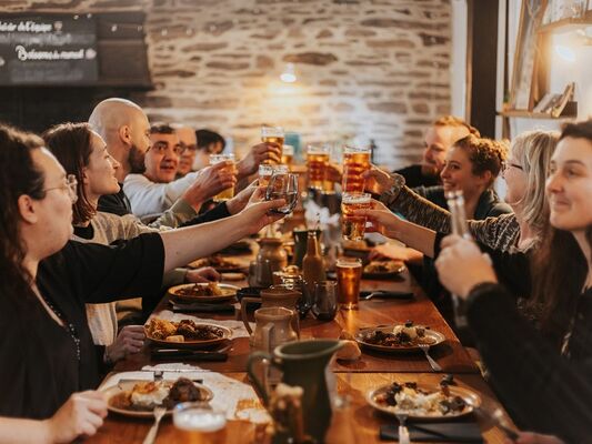 soirée_contée_banquet_AubergeValsansretour_Trehorenteuc_DestinationBroceliande