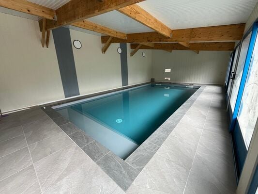 piscine intérieure chauffée et fermée toute l'année