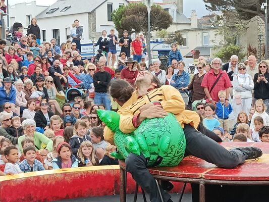 Spectacle Pas si bête_Arth Maël en balade_Lantillac