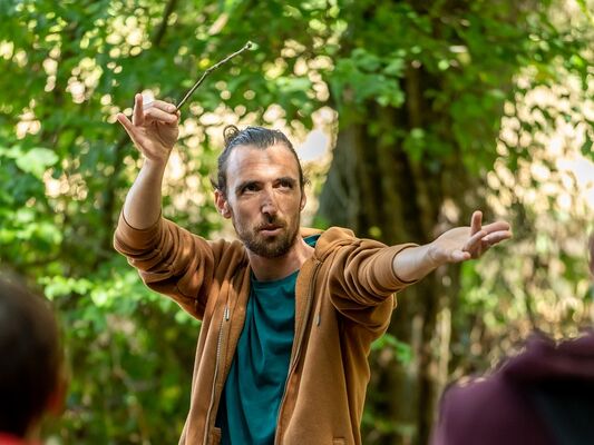 Guillaume-légendesdeBrocéliande_conteur_Destination_Brocéliande
