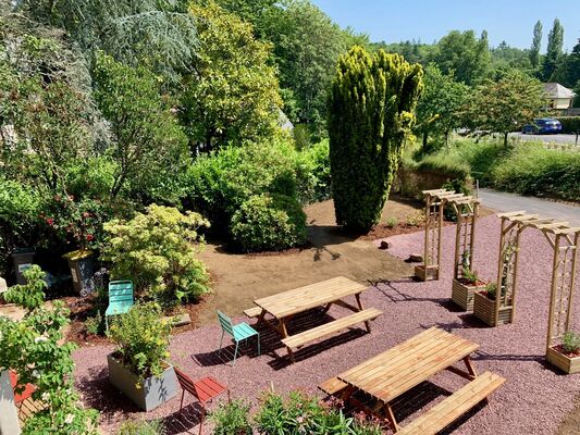 vue-sur-le-jardin-maison-des-legendes-paimpont---1