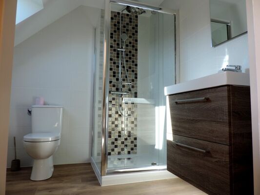 Gîte_de_Savker_Salle_Bains_Campénéac_Destination_Brocéliande_Morbihan