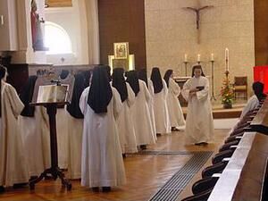 Monastère des Augustines messe des soeurs