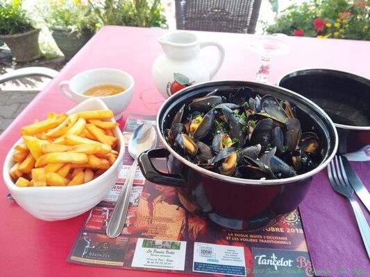 Restaurant-creperie-Chez-Bernard-La-Ruaudaie---moules