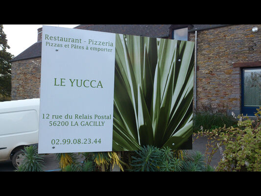 Terrasse pizzeria Le yucca, La Gacilly, Destination Brocéliande, Bretagne